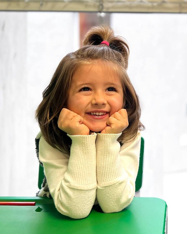 São esses sorrisos que nos inspiram a continuar lutando 🥹❤

Essa é a Heloisa, de 3 anos. Ela é nossa paciente desde 2022 e em maio do ano passado finalizou o tratamento quimioterápico. Agora, ela frequenta o ICI para exercitar questões motoras, cognitivas, e comportamentais.