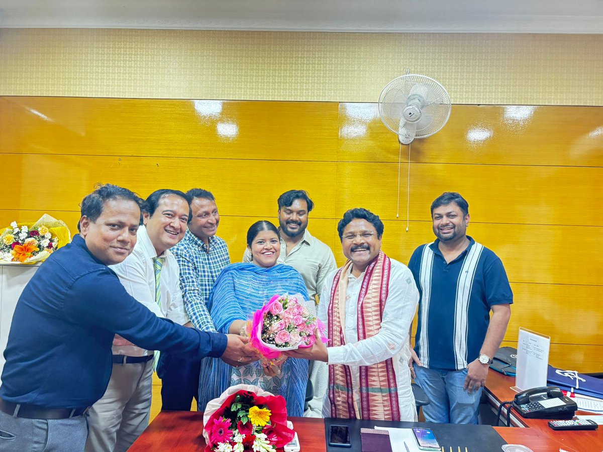 CrushadersTech's tweet photo. Our CEO, Mr. Amit Prakash Nayak, representing the NASSCOM SIG group, had the honor of welcoming the Hon. Minister of IT &amp; Electronics, Dr. Mukesh Mahaling, during a recent visit.

#NASSCOM #TechInnovation #MinisterVisit #TechEcosystem https://t.co/9RFPAagBam