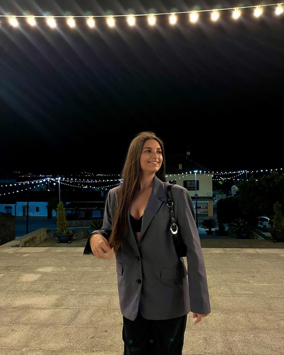 MartaAbreuu's tweet photo. Ayer salí con @ElenaGa69869921 por la noche y me puse su ropa elegante😊❤️💖 https://t.co/EbQXx8EAMF
