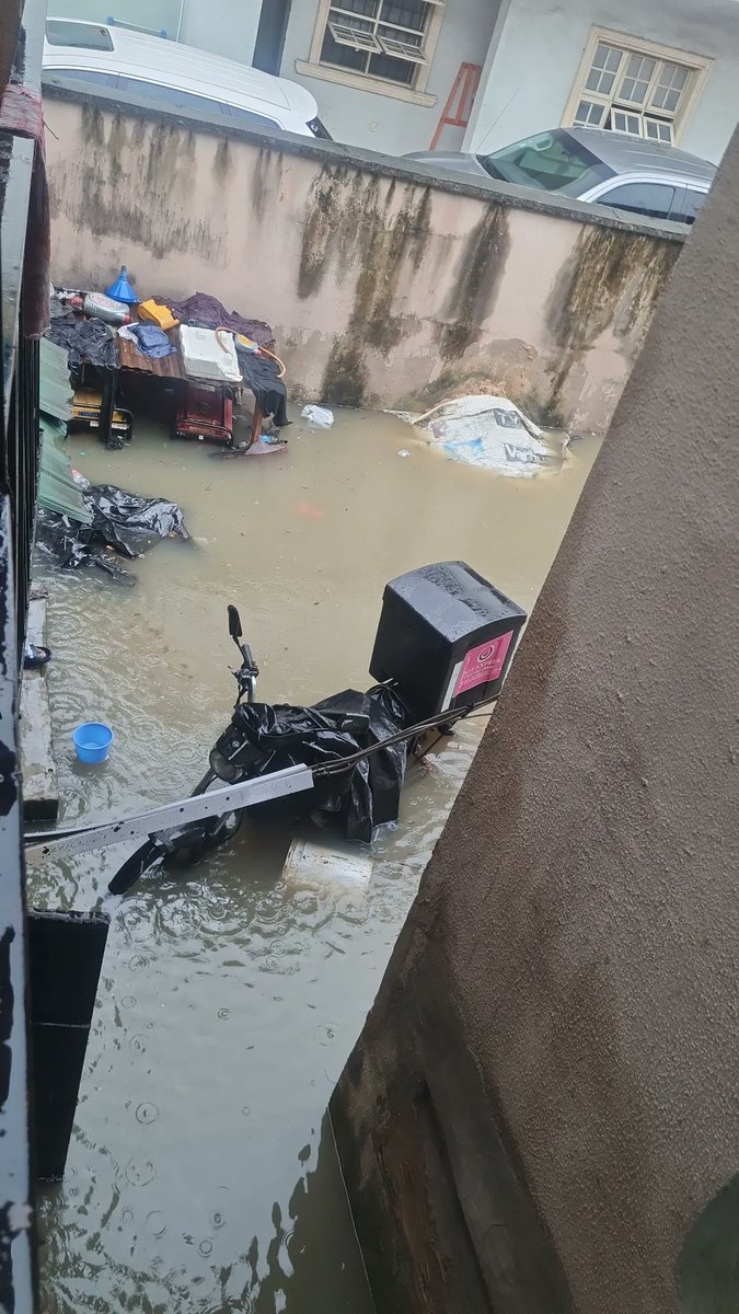 CryptoMotun's tweet photo. Please don't even trigger me... This is yaba! This is the compound that is not usually flooded as much as the street. I can't even go out to see what's on the street 🙄 https://t.co/ecprE44671