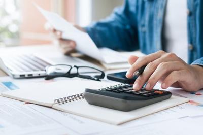 Lhammy5's tweet photo. People who are stressed about their finances are often wary of talking about money with their romantic partners, even though it may be beneficial to their relationship, new research finds. https://t.co/LEiKD2Zhs4 https://t.co/HRHgUCEnfh