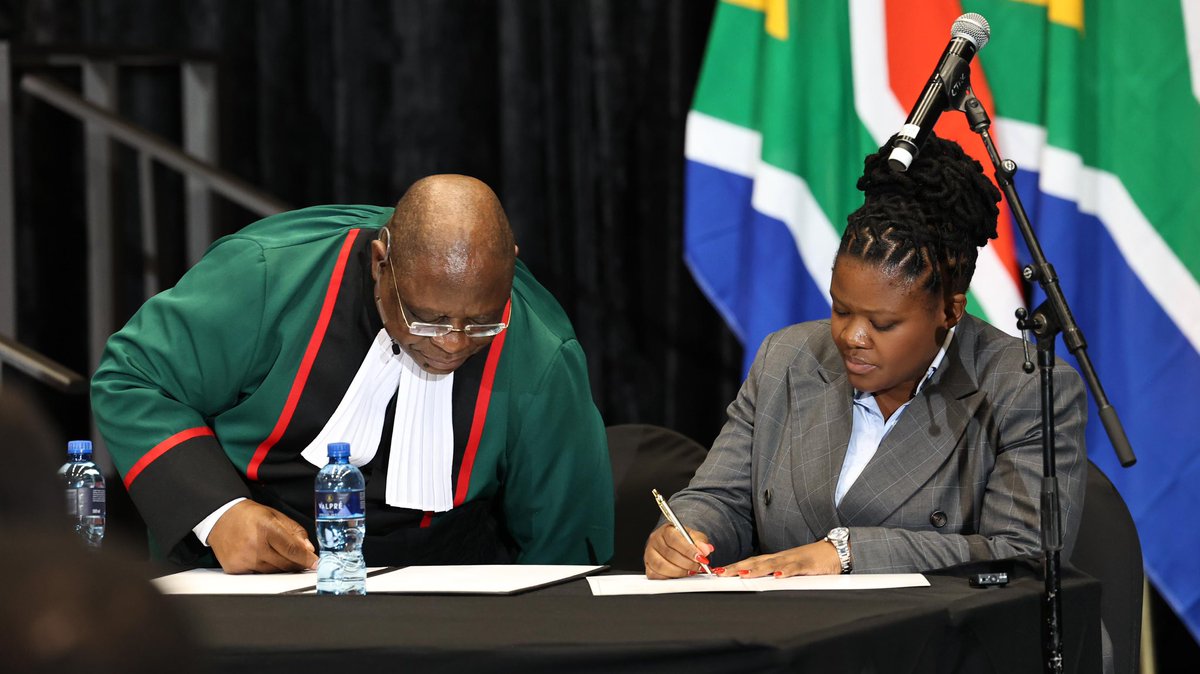 NoncebaMhlauli's tweet photo. For the Republic 🇿🇦❤️ https://t.co/6FX7kpFeK4