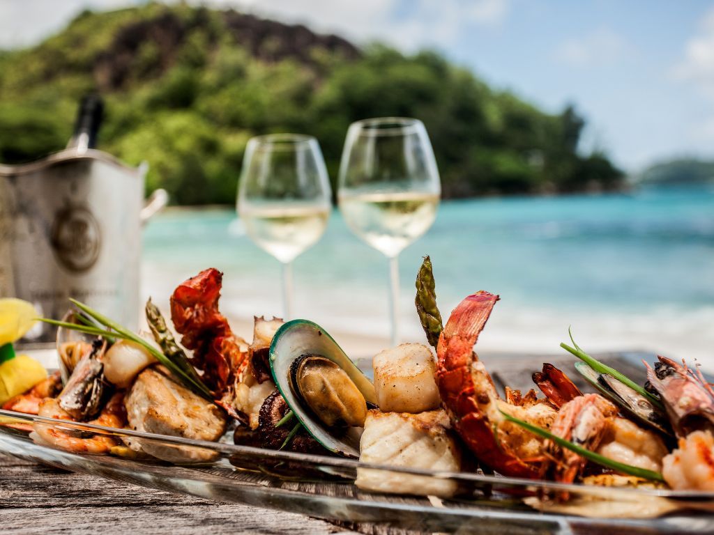 CasaMiaTours's tweet photo. With stunning beaches and historic landmarks, the coastal towns north and south of the Eternal City offer an unforgettable escape. To complete the cultural immersion, eat like royalty at our favorite beachside restaurants near Rome.  https://t.co/Qez5lsgBKm https://t.co/Vu5kcSMTSX