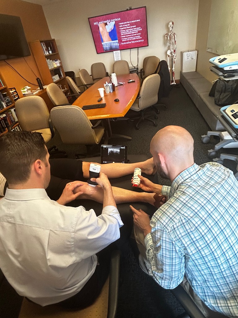 UofLPMR's tweet photo. Our new Chief Residents, Dr. David Levin & Dr. Hank Tobener, practicing knee ultrasounds & exams. Our residents love to test their skills & help each other grow!
#UofLPMR #PMR #Physiatry #MedTwitter #ultrasounds #KneeExam @UofLHealth @UofL https://t.co/uYE0P0nMpf