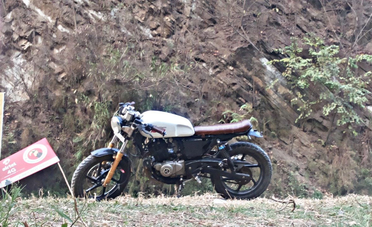 Aki__yeptho's tweet image. It was the year 2017 when we started this project,
to build the first ever Caferacer.
Handed the project to my friend Chenithung Odyuo 
who was the OG at his craft (he still is).
Took him 3 months to build. Delivered to me on August and the rest is history 💯💥
#Pulsar220f