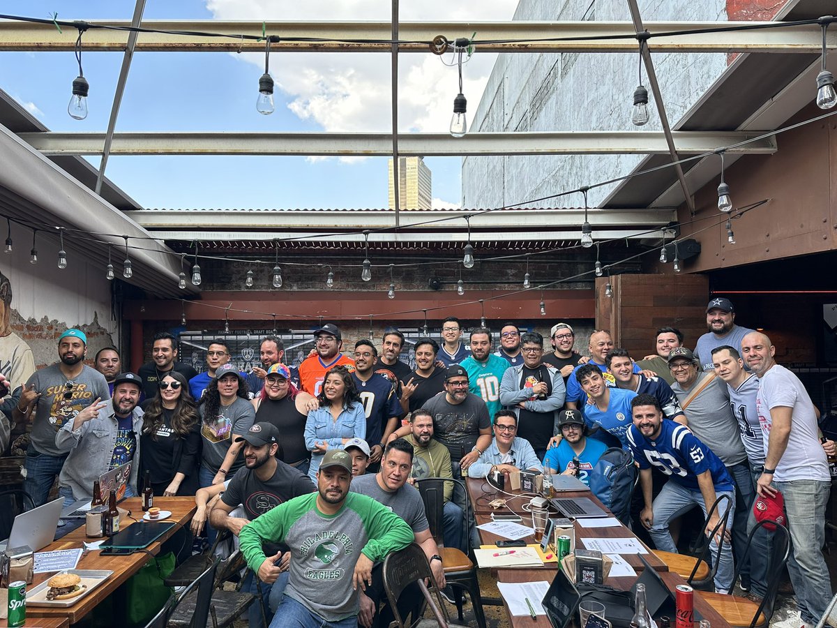MGutierrezNFL's tweet photo. Este sabado 6 de julio es el evento del #SFB14 en Ciudad de México en @PincheGringoBBQ!

Tendremos 4 drafts presenciales.

Acompáñenos desde las 3pm. Tendremos:

- Drafts 
- Rifas
- Buena comida y cheves a la venta https://t.co/UeCvCLwEo7