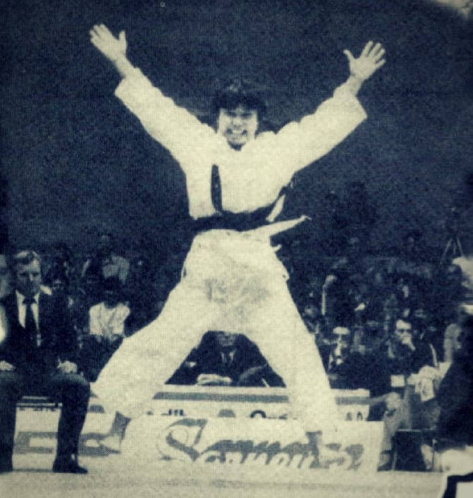 🥳 Célébration des 100 ans de Judo au Canada
         Celebrating 100 years of judo in Canada 🇨🇦

1984 Mark Berger wins🥉at the LA Olympics,Tina Takahashi🥇at the WUC,Korea/ Mark Berger gagne 🥉aux JO de Los Angeles,Tina Takahashi🥇 aux CMU,Corée
judocanada.org/100-3/
#judo