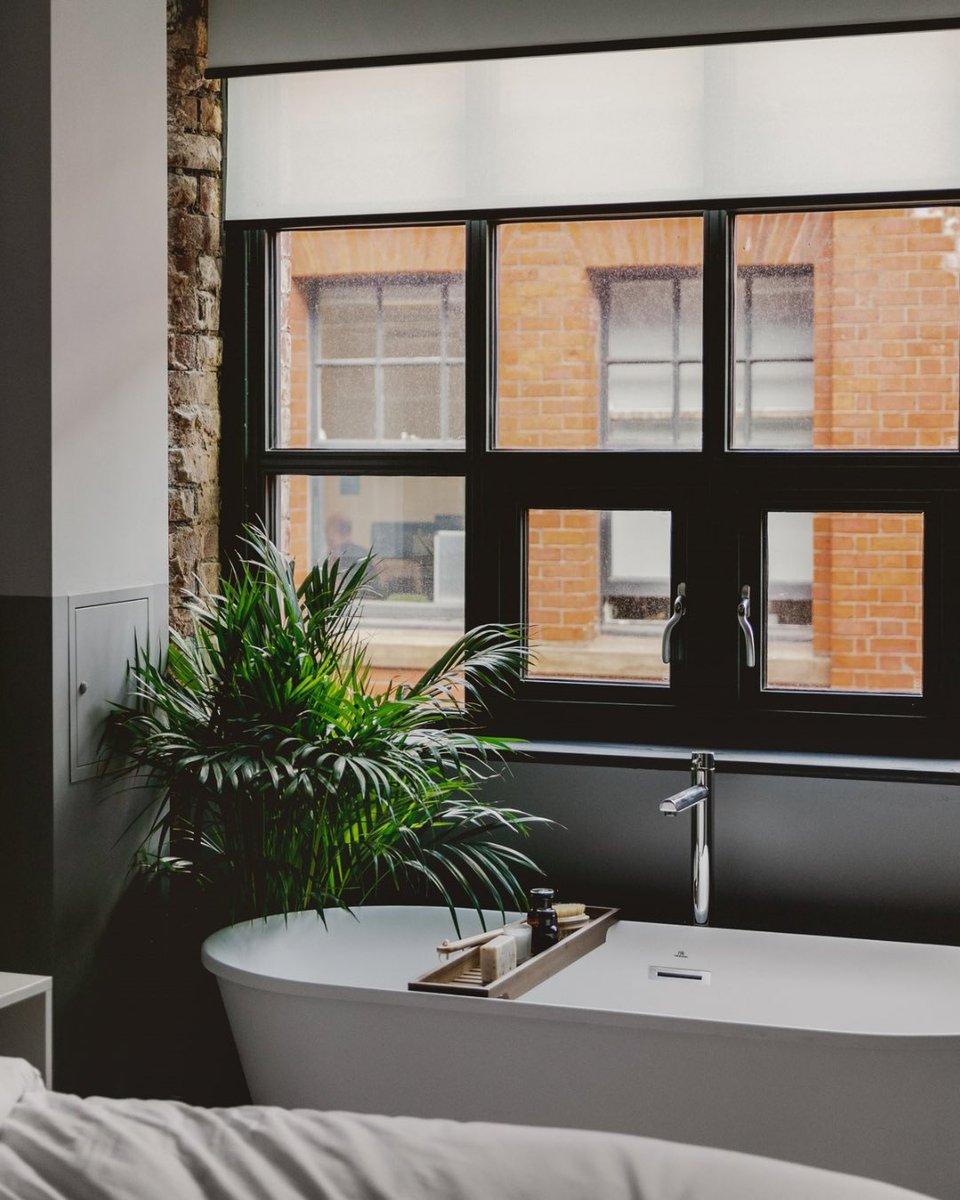 Bubble baths and bubbles 🫧

Bubbles in the bath 🛁, in the glass 🥂 (or those little bubbles in your cup of tea) #liveleven