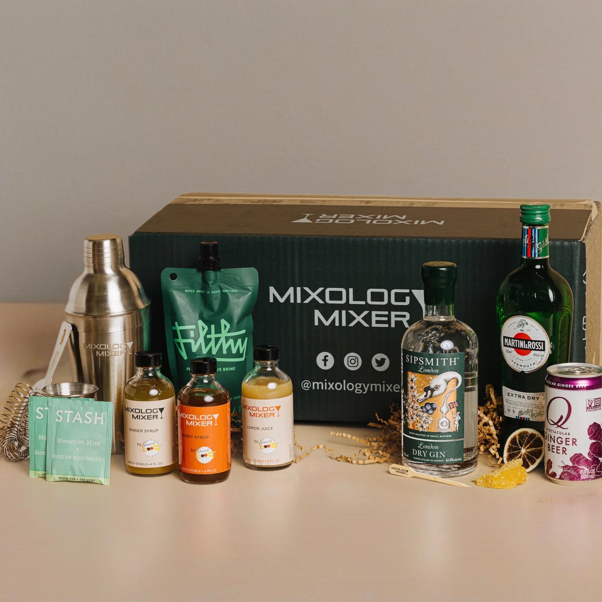 MixologyMixer's tweet photo. Classic cocktails never go out of style! The 'Classics' kit includes everything to mix Bee's Knees, Gin Gin Mule, and Dirty Martini 🍸🍯. Cheers to timeless tastes! 🥂 #ClassicCocktails #MixologyMastery #TimelessSips

Shop 👉https://t.co/blDHMGnqTo
Plan 👉https://t.co/Rt4zEWT6RQ https://t.co/E7xISaxDhP