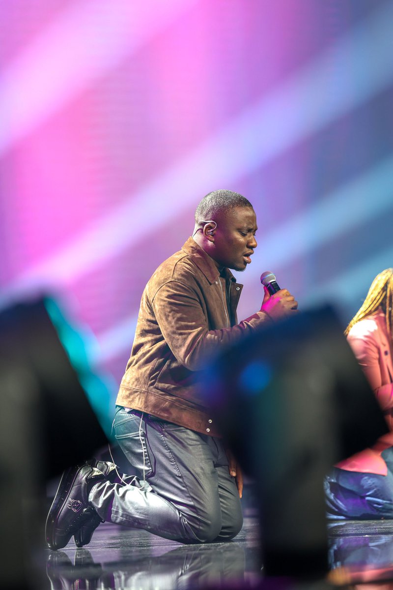 EgliseICC's tweet photo. Semaine Royale - Jour 2✨
Moment de prières avec l'apôtre Mohammed Sanogo avant le début de la 1ère session.
Revivons ce moment en images 📸
#SemaineRoyale #ImpactConference #EgliselCC
#ImpactCentreChretien https://t.co/LEUDr83Y0P