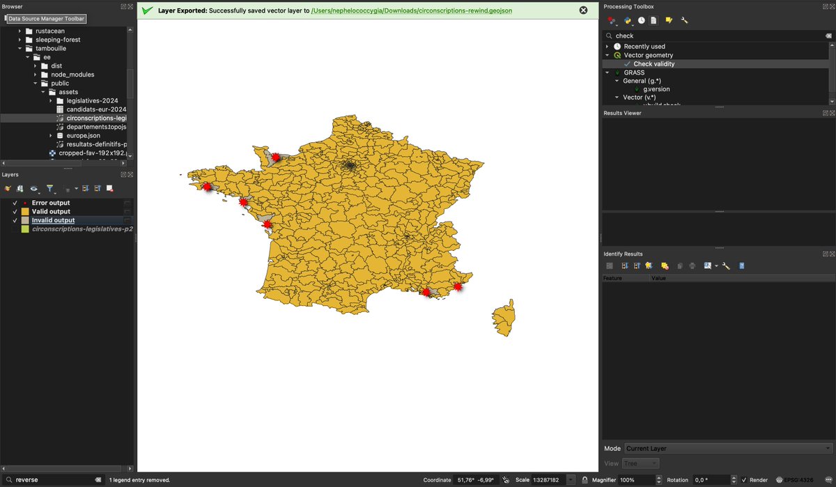 Just discovered the best feature ever : check validity ! 🤯 #qgis <a href="/qgis/">QGIS</a> #GIS was handling some #geojson that can't be processed.