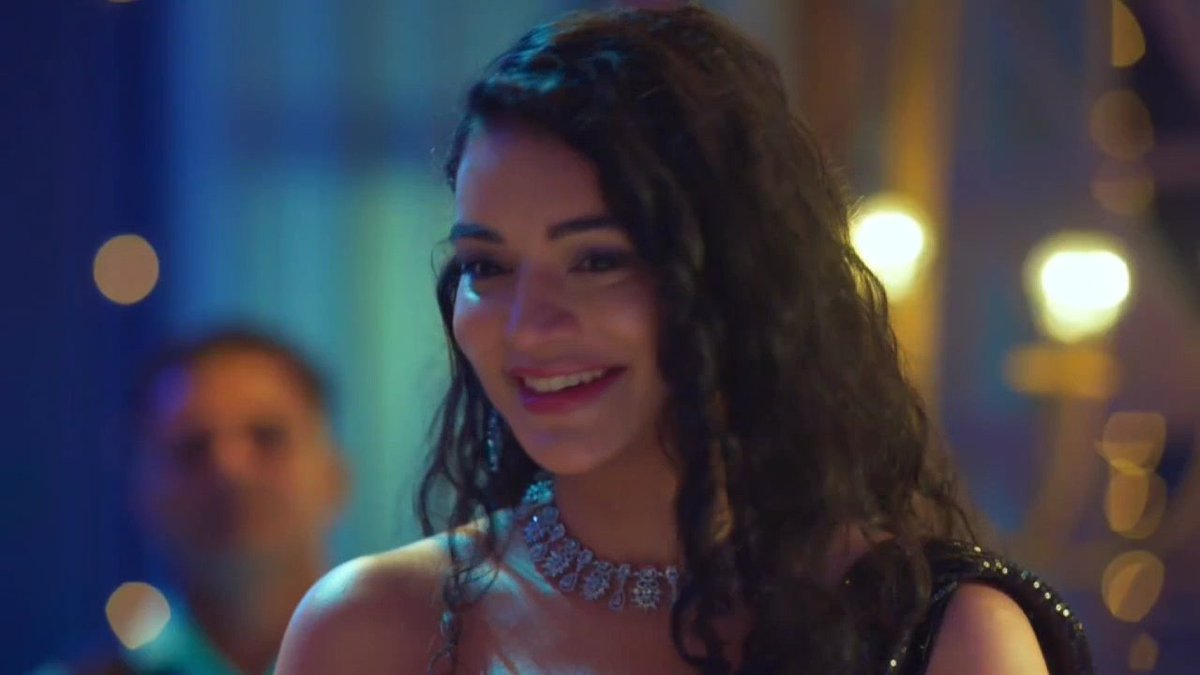 chaoticriaa_'s tweet photo. Anupama or Shruti https://t.co/qKcpVbcO3w
