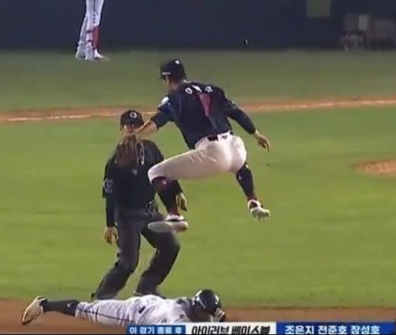 하 ㅆㅂ 우리 첫째형…
각도별로 박제됐네 ㅅㅂ….