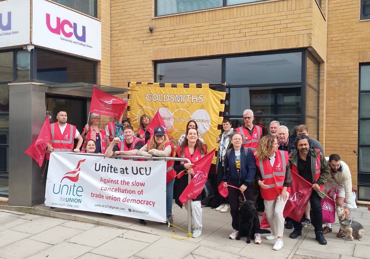Unite UCU (@uniteucu) on Twitter photo Big shoutout again to UCU members & branches for their support on strike day 3, including the amazing <a href="/GoldsmithsUCU/">Goldsmiths UCU</a> to whom we send our #solidarity. ā¤ļø
Thank you also to <a href="/UniteLondonEast/">Unite London & Eastern</a> and @UnitetheUnion officials who joined our picket protest this morning.
#ReclaimUCU Big shoutout again to UCU members & branches for their support on strike day 3, including the amazing <a href="/GoldsmithsUCU/">Goldsmiths UCU</a> to whom we send our #solidarity. ā¤ļø
Thank you also to <a href="/UniteLondonEast/">Unite London & Eastern</a> and @UnitetheUnion officials who joined our picket protest this morning.
#ReclaimUCU