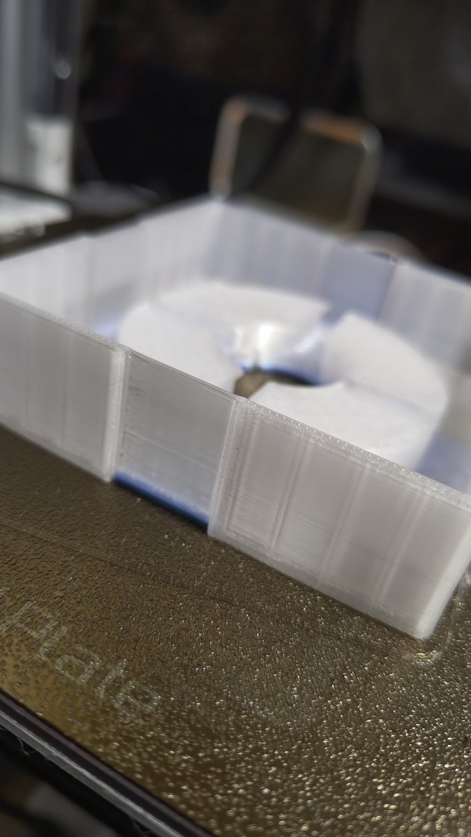 kroaolab's tweet photo. overtureのPETGをA1 miniで出力
フィラメントの設定はGeneric PETG
SUNLU FilaDryer S4で乾燥させてこのキレイさよ✨凄 https://t.co/o34jeqCcyC