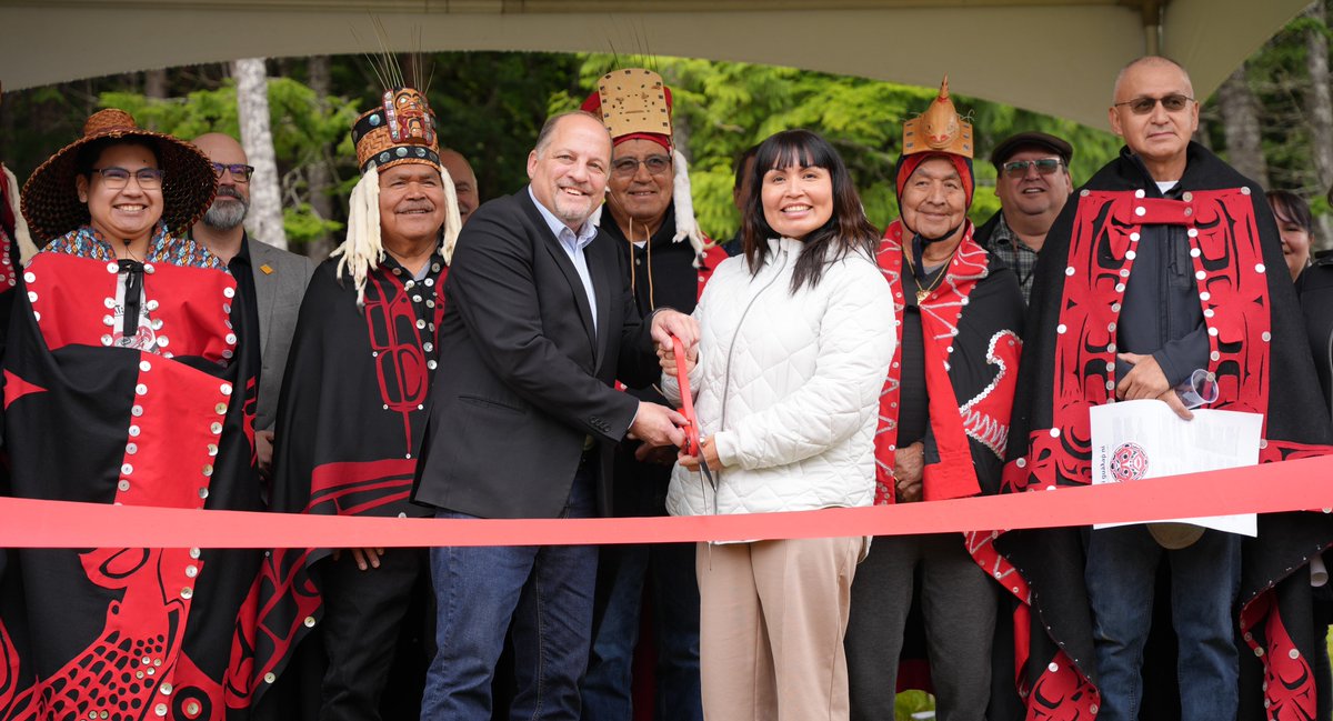 Fédération canadienne des municipalités (@reseaufcm) on Twitter photo La Nation Haisla et le District de Kitimat ont signé un accord d'amitié, gi guáƛap̓ nis, qui signifie "travailler ensemble / s'entraider". Ce jalon est le résultat de deux années d'efforts dans le cadre de l'Initiative de Développement Économique Communautaire <a href="/FNMuniCEDI/">FN_Muni_CEDI</a> par La Nation Haisla et le District de Kitimat ont signé un accord d'amitié, gi guáƛap̓ nis, qui signifie "travailler ensemble / s'entraider". Ce jalon est le résultat de deux années d'efforts dans le cadre de l'Initiative de Développement Économique Communautaire <a href="/FNMuniCEDI/">FN_Muni_CEDI</a> par