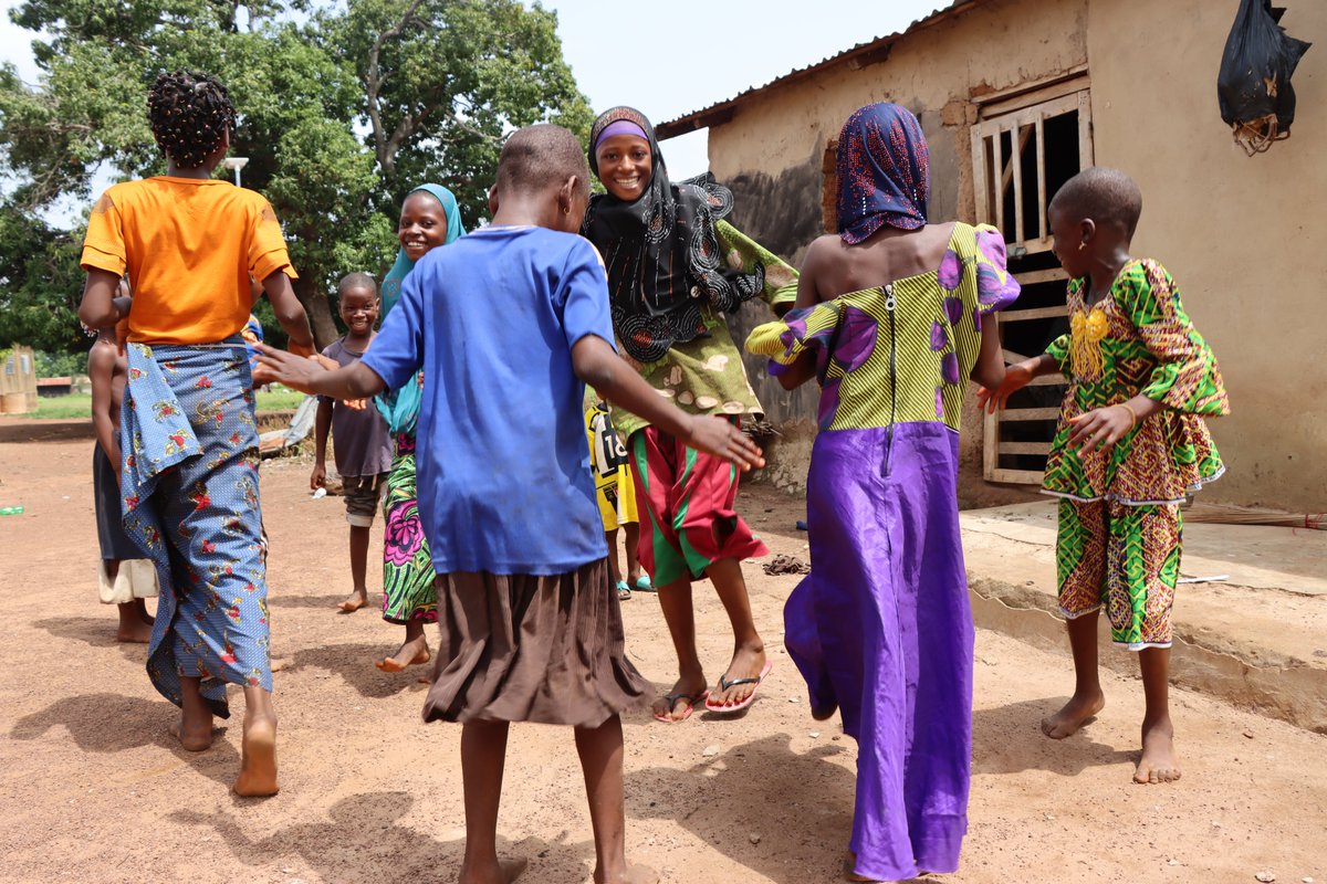 Les vacances constituent une période idéale pour les enfants de se détendre, d’évacuer le trop plein d’émotions accumulées durant l’année scolaire et de se ressourcer.

Quels jeux pratiquiez-vous à leur âge pendant les vacances ?

#PourChaqueEnfant #UNICEFTogo