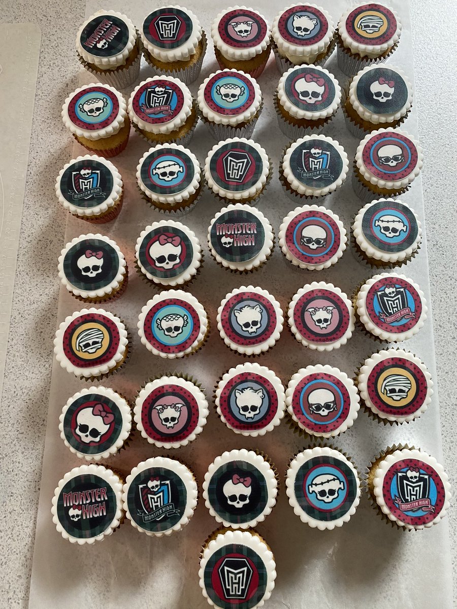 jenandabs's tweet photo. June was all about my little girl turning 7! This years theme was Monster High 😈💀🦇🎂👧🏼💖 #hobbybaker https://t.co/ksxEtkCV4n