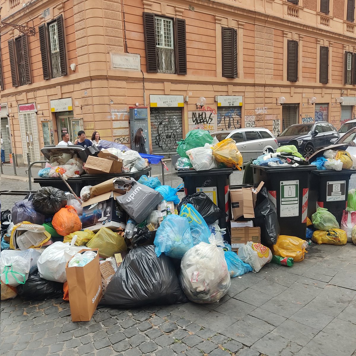 iliadtwit's tweet photo. @gualtierieurope @Roma @eugenio_patane Ecco bravo fai l'ordine dei nuovi cesti , i romani non ci stanno all'immondizia strabordante, ma dimettiti e risparmiati i nuovi cesti https://t.co/1PgvuvWzfO