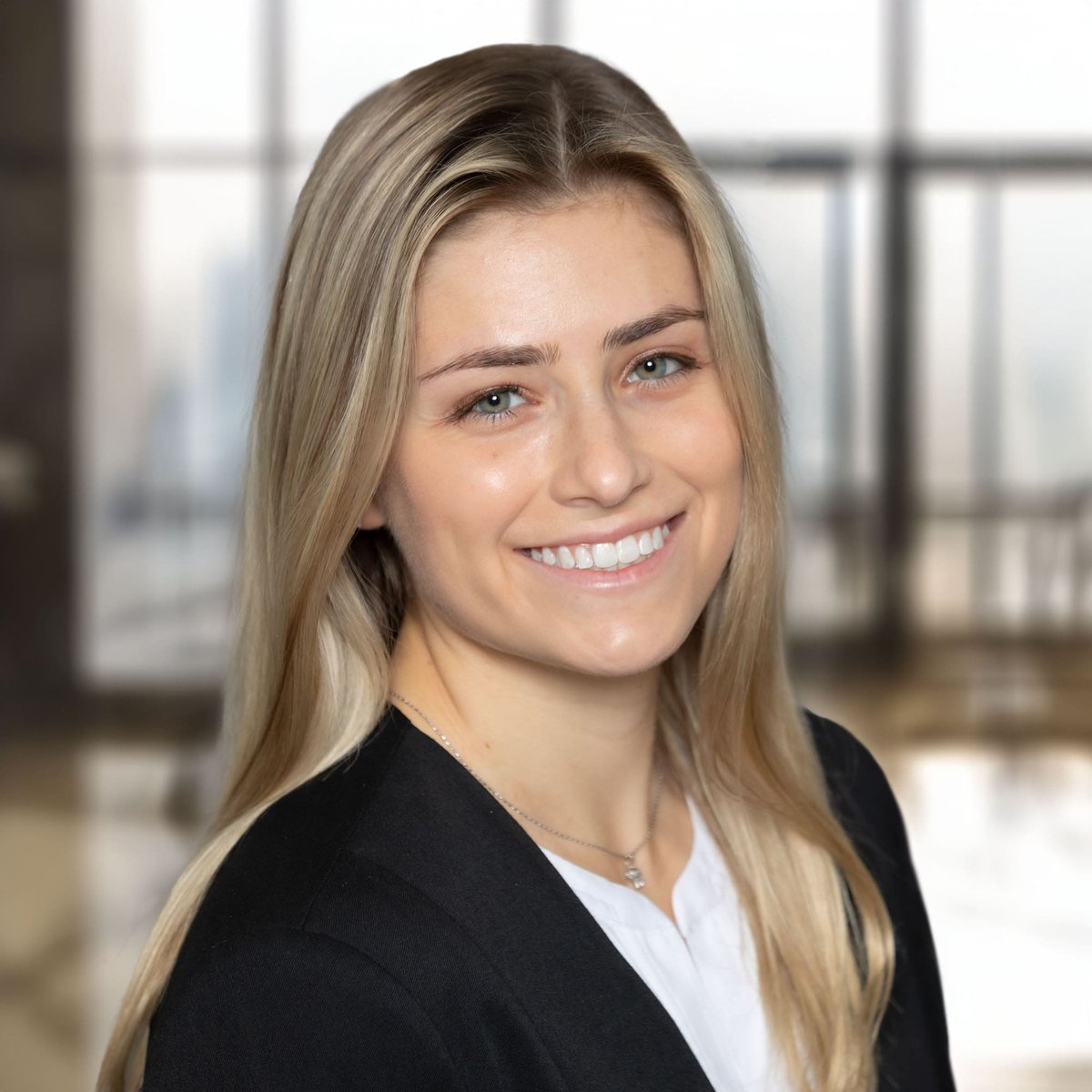 MiamiLawSchool's tweet image. Skylar Pollock, rising 3L, is a summer associate at @JonesDay. Her responsibilities include legal research, drafting documents, and assisting in court proceedings. Learn more about internships at ow.ly/3rmW50Ss9go #MiamiLaw #SummerAssociate