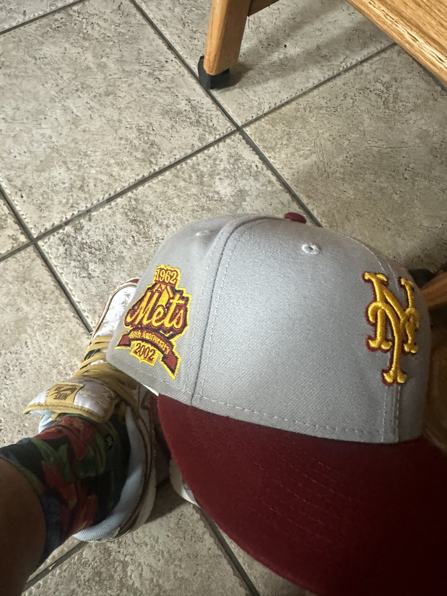 donthesavage190's tweet photo. Crazy Ivan Wednesday. #kotd Nike SB dunk cut city of style. #mets #fitted and a Red October tee. One Ping only. Vacation begins today. Have a great week #huntforredoctober #onepingonly #crazyivan #PINdejos https://t.co/3BlZynnXZG