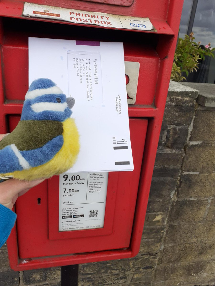 Election day is almost upon us!

Don’t forget to snap a pic of any birds you spot at polling stations (bonus points for birds on signs)!

Share your #BirdsAtPollingStations photos tomorrow. 📷 🐦 

This Blue Tit was papped sending its postal vote...