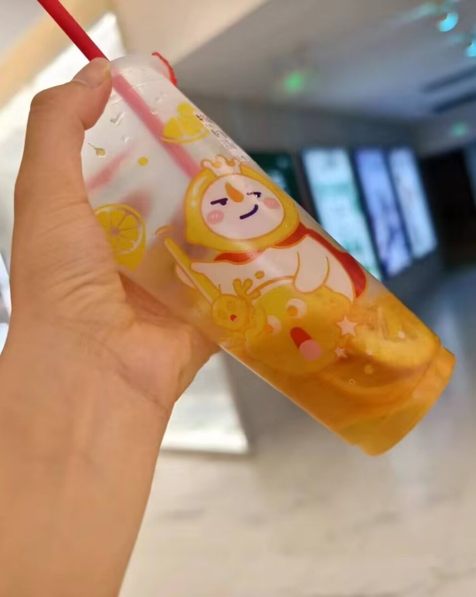 s56451908's tweet photo. 主人赏赐的还特意给狗子又搅拌了下，还挺好喝是狗子已经骚到要变小便池了吗🤔定个小目标点赞有50就尝试喝主人圣水拍完整小视频吧😢小小透明应该完不成目标吧 https://t.co/RrXo6tKUiv