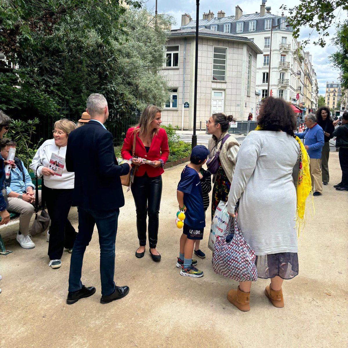 Avec <a href="/Celine_Hervieu/">Céline Hervieu</a> à la rencontre des habitants du 14e. 

Un excellent accueil ! 

Une belle victoire est possible dimanche prochain dans cette circonscription face à une députée macroniste qui a voté toutes les lois de régression sociale de Macron.