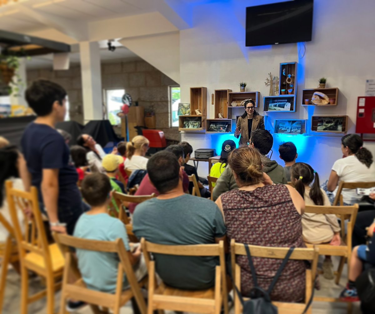 ¡El fin de semana tuve la suerte de actuar en el I Festival Miño Máxico! ✨

Aquí una foto de las actuaciones de cerca, pero subiré alguna de la gala de escena con a <a href="/saamuelmoreeno/">Samuel Moreno</a>, Edu el Mago y <a href="/RobertoLolo75/">Roberto Lolo</a>. 😉🎩

¡Gracias en especial a Samu y Javi por contar conmigo! 😁