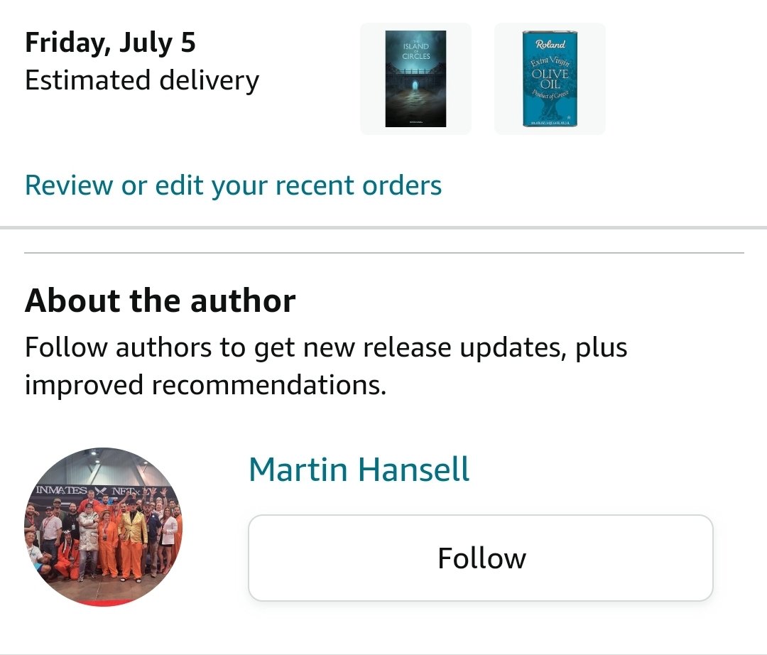 thesmokingjay's tweet image. got my copy of The Island Of Circles by @MartinHansell celebrating @InmatesOTWT , and some olive oil for the full prison experience... 🤔
#OTWT