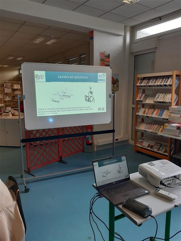 Canope_DTCVL's tweet photo. 🚀Aujourd'hui,lors du #Hackasprint à l'école Eplefpa #Naturapolis de @Châteauroux36, animé par le réseau Canopé en convention avec @rcvaldeloire, nous avons exploré l'accompagnement de l'établissement sur les équipements numériques et esquissé de nouveaux projets pédagogiques !🌟 https://t.co/5IJs4gdu0J