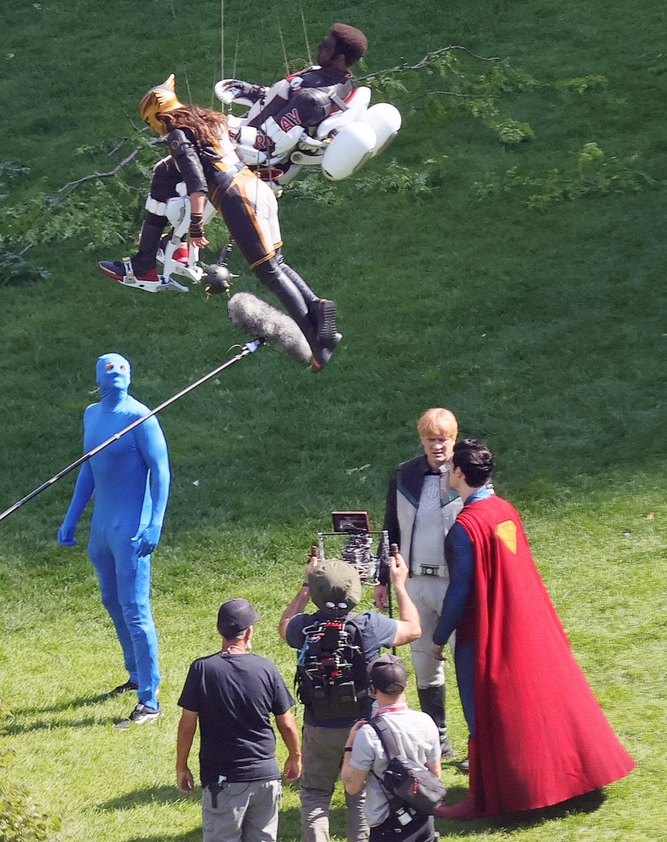 homeofdcu's tweet photo. First look at Hawkgirl and Guy Gardner in #Superman! 

(via @clevelanddotcom) https://t.co/AnEVduZS0v