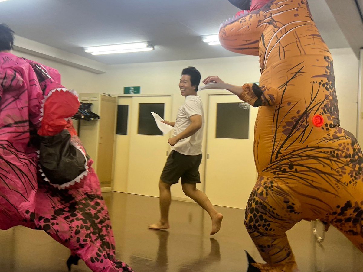 hyunk71_act's tweet photo. 「#真・バトルサウナー城崎」お稽古でした♨️
熱い！熱すぎる舞台だぜ❤️‍🔥

🎪当日清算🎫
👉 https://t.co/MNGktTDe10

💳事前清算🎫
👉 https://t.co/6CJJkNBL8E
※備考欄に「キムヒョンシク」

💻配信🎫
👉 https://t.co/BPf4wRAX3K
※アンケートで「キム ヒョンシク」
 
#サ劇
#サウナ https://t.co/SOYGcECl6t
