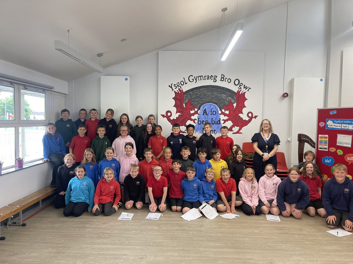 SbaenegLlan's tweet photo. Seรฑora David thoroughly enjoyed visiting Yr 6 @ysgolbroogwr for their final Spanish transition lesson of this year! ๐คฉ Thank you so much for all of your hard work during our lessons this year! Your next Spanish lesson will be in September @yggllangynwyd ๐ช๐ธ๐ช๐ธ๐ช๐ธ #TimLlan https://t.co/ysTqYeuQba