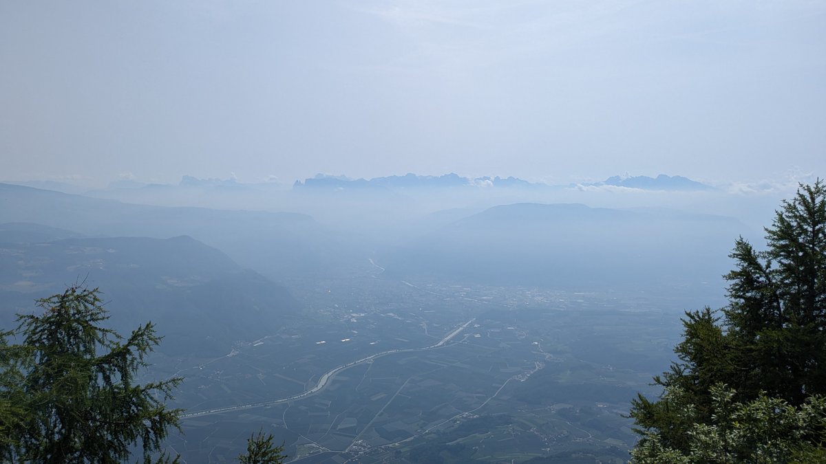 dieserDiener's tweet photo. Visited the local weather radar station for Trentino-Südtirol 🇮🇹 on Gantkofel / Monte Macaion at an altitude of 1866 m / 6122 ft. You can see the old and new tower that was just put into service this year. Of course the data is already available in @rainalarm thanks to @LandSuedtirol .
Tough climb last weekend in warm and humid weather but definitely worth the view.
#radarporn #rainalarm #südtirol