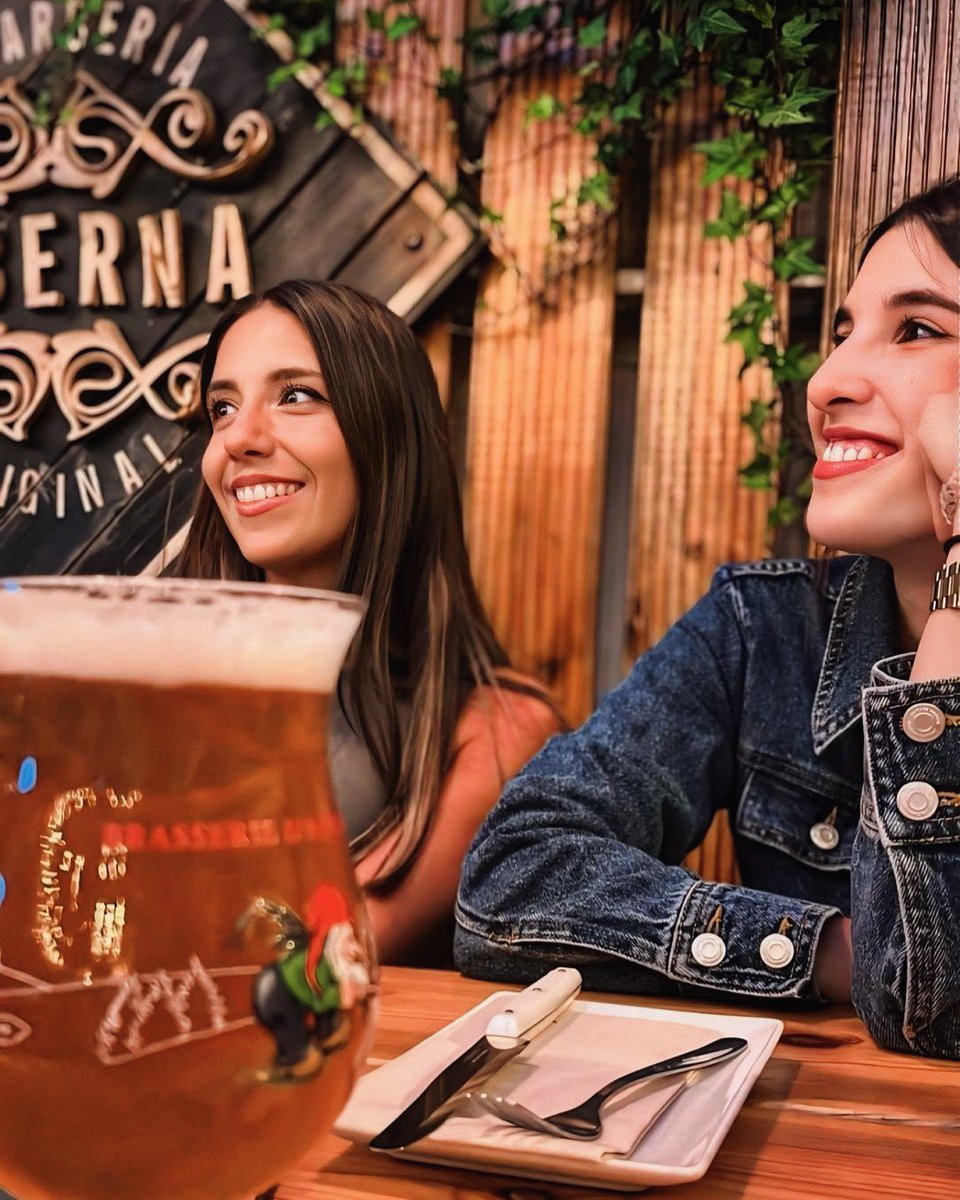 💫 ¡Estamos de vuelta! 💫 

Os esperamos con una sonrisa así de GRANDE. ¡Bienvenidos! 🙌🏻😀
.
#WeAreBack
.
. 
.
#DegustaJaén #OleotourJaén #Baeza #Jaén #Aove #ComidaCasera #Cervezas #DondeComerEnBaeza #DondeCenarEnBaezao #Parrilla #BBQ #Cantina #barbacoa #Vinos #Vermuts