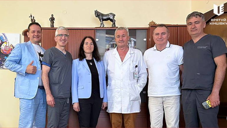 2HOUP_org's tweet photo. Another day of small victories for the health of Ukrainians!🇺🇦 In Ternopil, American military orthopedic surgeon Prof. Roman Haida shared his expertise, supported by Razom Co-Pilot. Alongside him, Dr. Vasyl Hayovych of #SaveTheLimb program reviewed cases of our wounded defenders. https://t.co/ZVXvdSbyYH