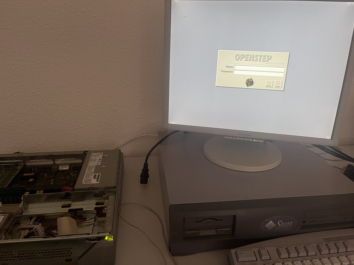 Iggi76123640's tweet image. Dirty move! Removing OBP passwd requires to lift the NVRAM while running at the pwd prompt. ✅ #sun #SPARCstation 5 with S24 running #openstep MACH 4.2 SPARC. Probably the best #NeXT at that time.