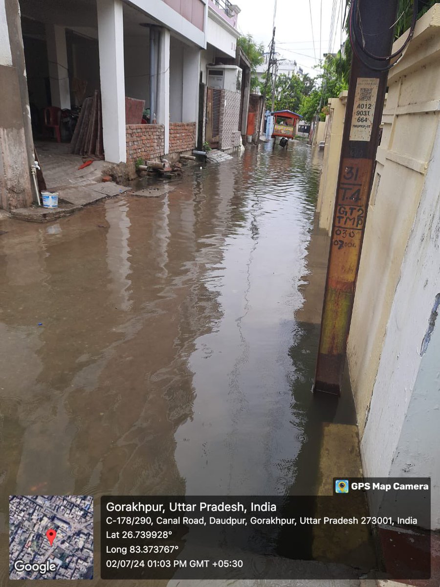 fffGorakhpur's tweet photo. नगर निगम गोरखपुर  @NagarNigamGkp  के दम तोड़ते वादे ! ४ दिन से शिकायत दर्ज है। पम्प ला कर के खड़ा कर दिया गया हाई अब तक चालू नहीं हो पाया ! शायद काग़ज़ों में पानी निक�� भी गया हो पर पिछले एक हफ़्ते से परेशान मोहल्ले वाले अब जल स्तर का विकास देख रहें हैं बस ! https://t.co/Utk9HgjlVL