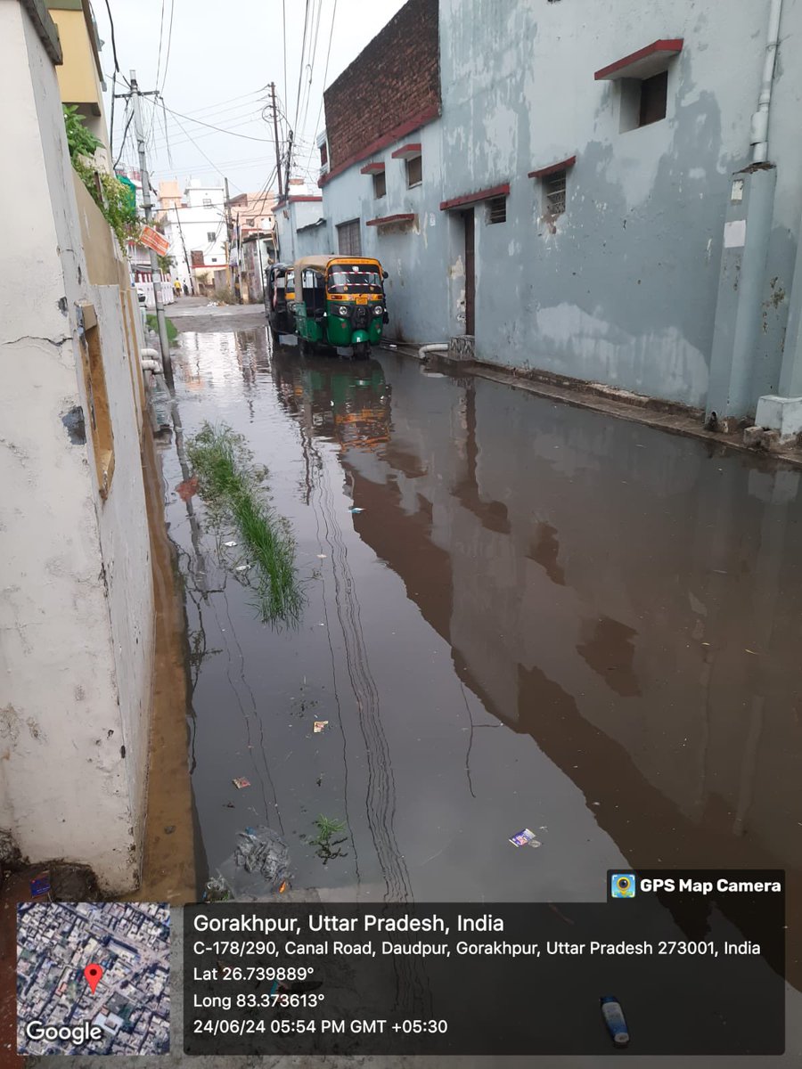 fffGorakhpur's tweet photo. नगर निगम गोरखपुर  @NagarNigamGkp  के दम तोड़ते वादे ! ४ दिन से शिकायत दर्ज है। पम्प ला कर के खड़ा कर दिया गया हाई अब तक चालू नहीं हो पाया ! शायद काग़ज़ों में पानी निक�� भी गया हो पर पिछले एक हफ़्ते से परेशान मोहल्ले वाले अब जल स्तर का विकास देख रहें हैं बस ! https://t.co/Utk9HgjlVL