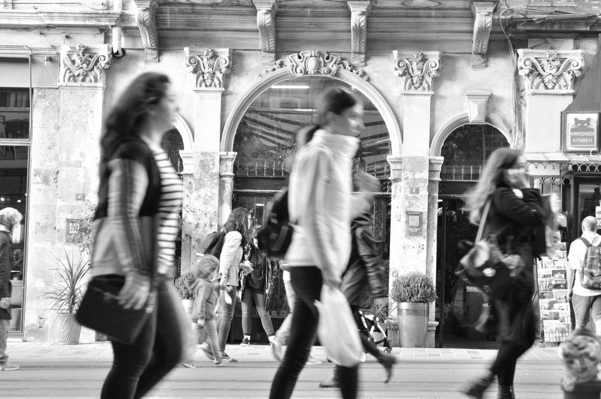 CitiesStreets's tweet photo. The rhythm of the city

#StreetPhotography #MotionBlur #IstanbulStreets #streets #monochrome #blackandwhitephotography #bnwphotography #streetphoto #streetwalkers #streetlife #photography https://t.co/AmUveqrJvc