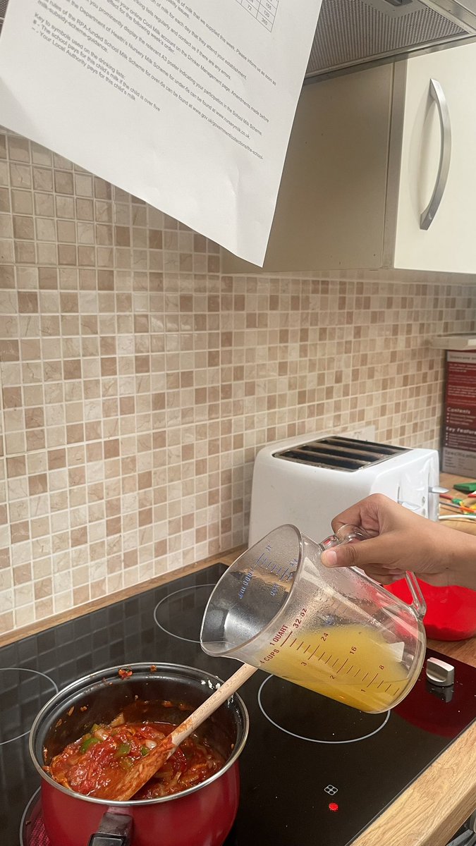 5Batley's tweet photo. Kids in the kitchen! 🍝 Our food tech lesson was a hit as the children crafted delicious spaghetti Bolognese from scratch. Future chefs in the making! https://t.co/paoT7ITVNk
