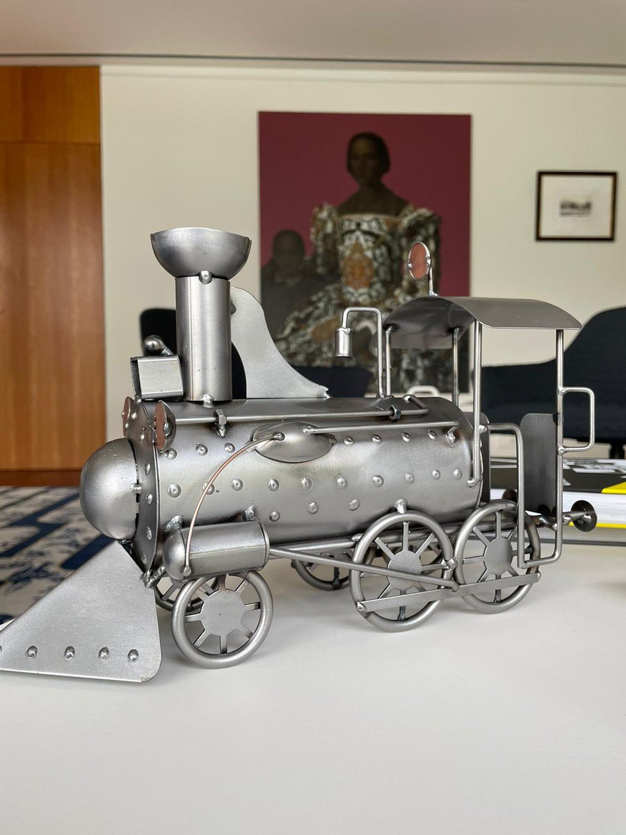 🇵🇱 city of Łódź last year celebrated its 600th anniversary. Ambassadors were asked to read the famous poem ‘Lokomotywa’ by Łódź  citizen Julian Tuwim.
And today the locomotive has arrived at <a href="/NLinPoland/">NL Embassy in Poland</a>! It will remind me of my beautiful travels across Poland!