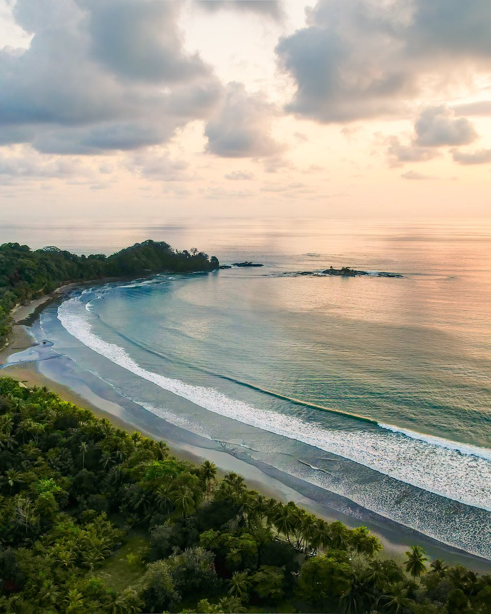 My favorite beach in Costa Rica, Dominicalito 🇨🇷