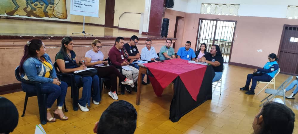 #Ayacucho #TÁCHIRA #03Jul #AlMomento Reunión con Organizadores del <a href="/CDCETachira/">CDCE Táchira</a> junto con <a href="/cdceayacucho/">CDCE Municipio Ayacucho</a> y <a href="/INCESTACH/">INCES TACHIRA</a> para la movilización de nuestros #BACHILLERES al #MostachoFest2024 por orientaciones de <a href="/Berzabethg1/">Berzabethgandicaoficial</a> <a href="/_LaAvanzadora/">Yelitze Santaella</a> <a href="/NicolasMaduro/">Nicolás Maduro</a> <a href="/FreddyBernal/">Freddy Bernal</a>
