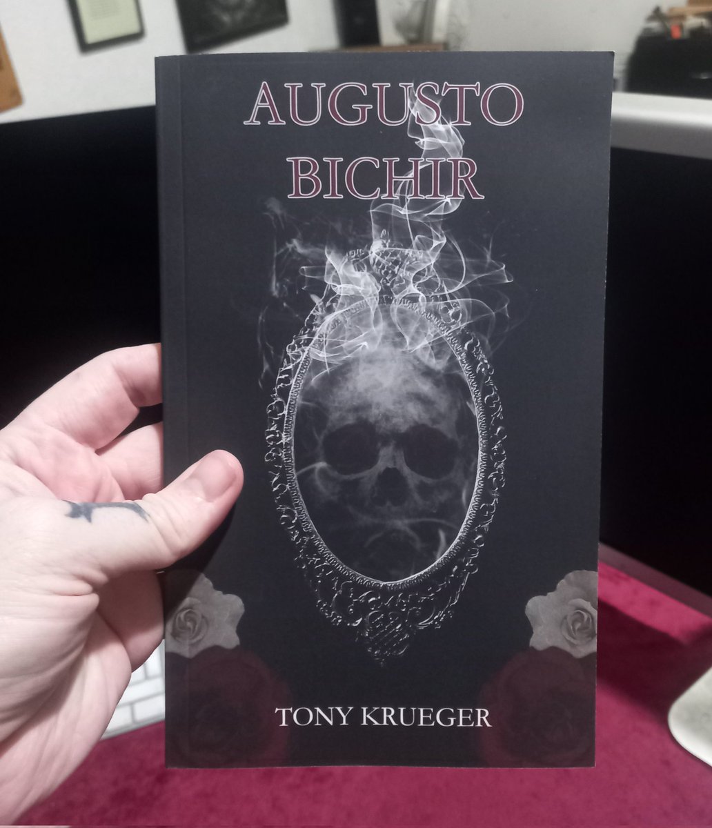 SandymoonMX's tweet photo. Gracias a mi querido @TonyKrueger28 (síganlo) por mandarme su nueva novela "Augusto Bichir", él se cuestiona ¿Qué es la vida? ¿Qué es la muerte?...
¿El tiempo? Y... ¿Cómo cuestionar la propia existencia del ser?. Se las recomiendo, #lectura que te atrapa de principio a fin 📖 https://t.co/3T59IYuJIr