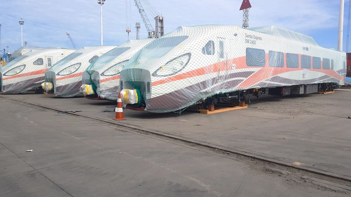 hallaboutafrica's tweet photo. Ready to be unwrapped. Tanzania enters a new age of high-speed rail as service from Dar es Salaam to Morogoro starts Friday, cutting travel time from 4hours to 1hr40 minutes. The new trains in the photo will be used when Dar es Salaam to Dodoma service begins July 25. https://t.co/ZSAVsNYYgE