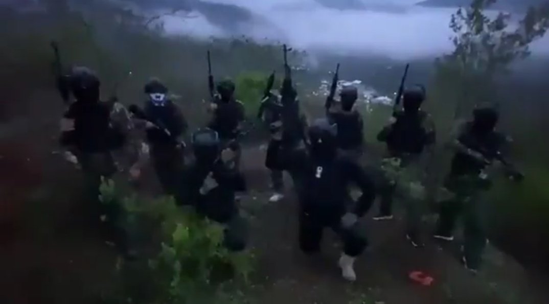 Replica_Tweets's tweet photo. #oaxaca Ninguna postura de @salomonj y @SSPC_GobOax sobre el grupo armado en #Coatlan; muy similar a los que aparecieron en el istmo y cuenca.
El narco está minando el estado, y el @IvanGarcia_A está más preocupado por su peso.
Falta vídeo del grupo de #SanBlasAtempa 🤣🤣 https://t.co/PHU7FNTEnH