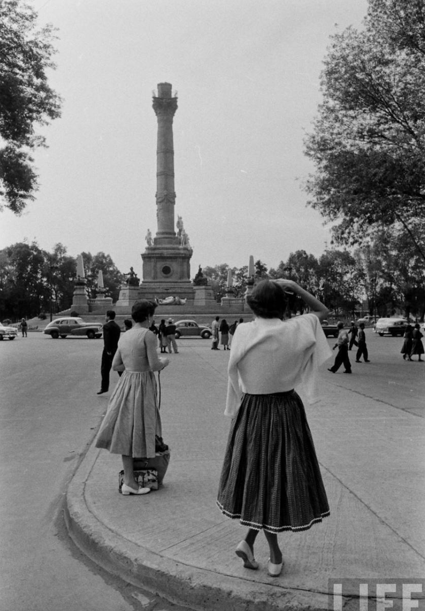 localmx_'s tweet image. #ModaLocal Si pudieras volver a vestir como en alguna de estas épocas, ¿cuál elegirías? lc.cx/SUG7fs