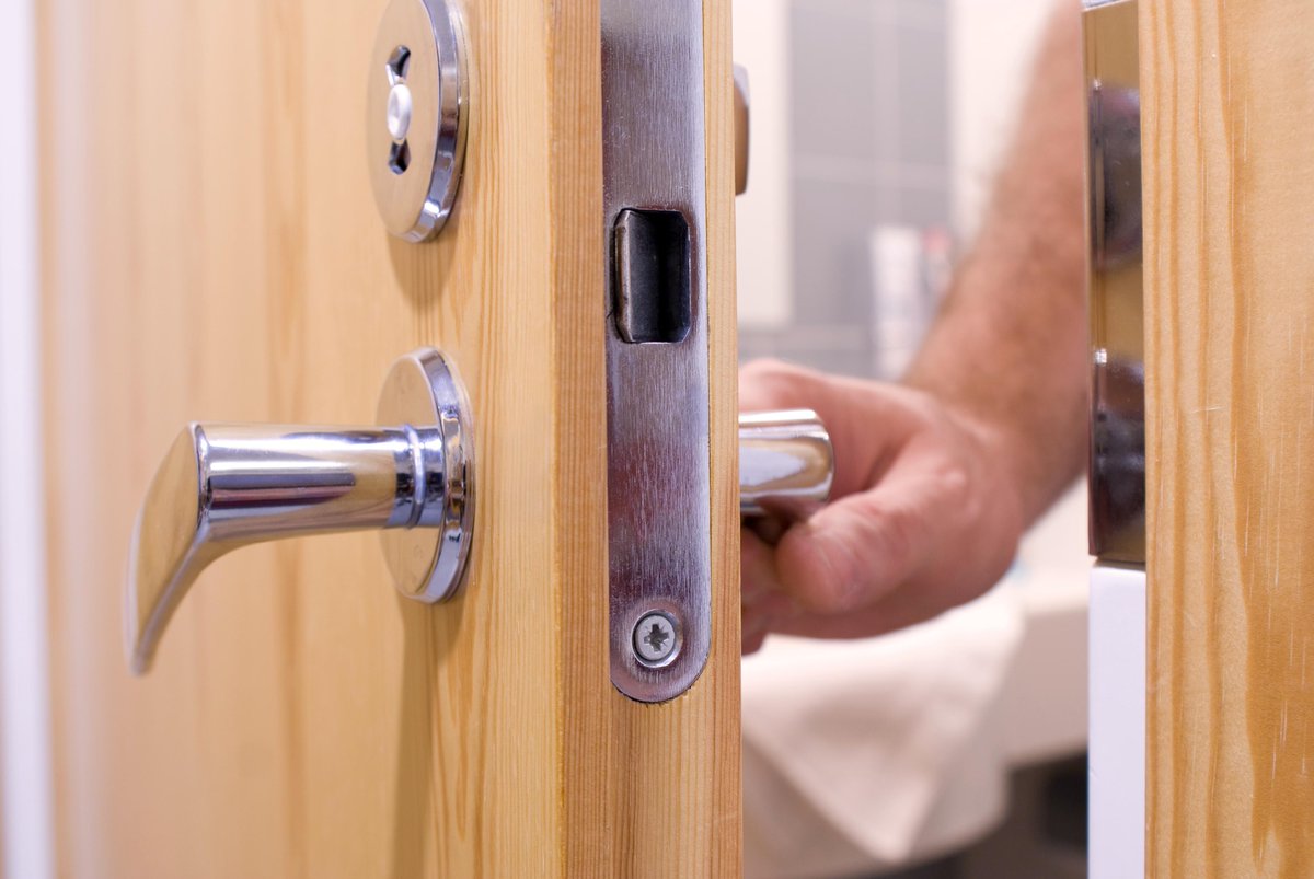 RedsSafeandLock's tweet image. Locked out? Red's Safe & Lock in Pasadena, TX has you covered with our key cutting services for homes and businesses. Trust us to get you back in. #RedsSafeAndLock #Locksmith #DuplicateKeys